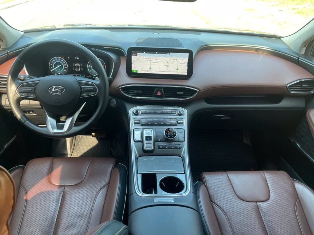 Thuê Xe Santa fe Đà Nẵng – SUV 7 Chỗ Cao Cấp, Rộng Rãi Chỉ Từ 1.200.000đ/Ngày màn hình trung tâm xe santa fe lớn