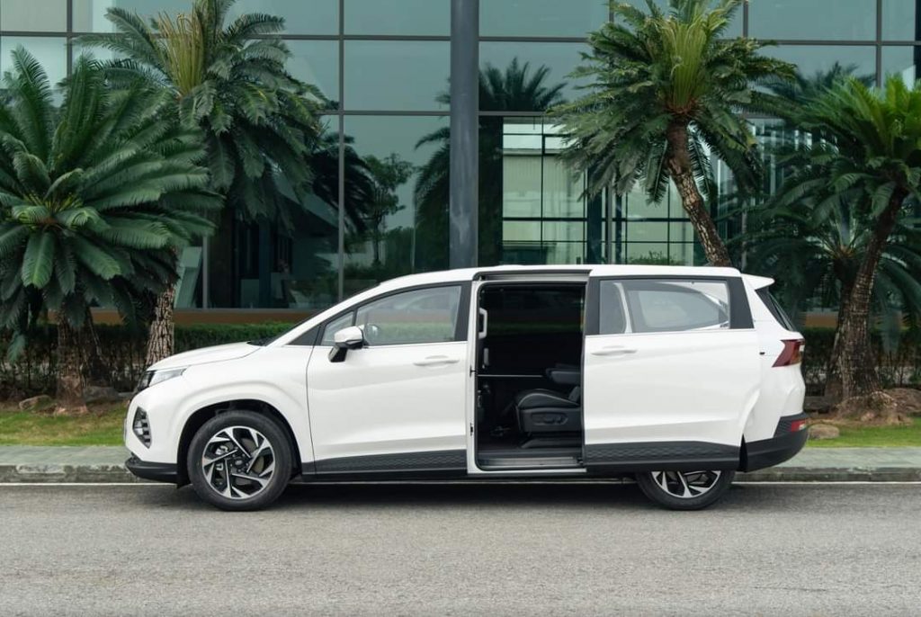 Thuê Xe Hơi Đà Nẵng Với Hyundai Custin 2024 Sang Trọng ngoai that hyundai custin