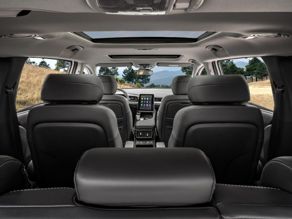 Thuê Xe Hơi Đà Nẵng Với Hyundai Custin 2024 Sang Trọng noi that hyundai custin 2024 sang trọng là điểm mạnh khi bạn thuê xe hơi đà nẵng