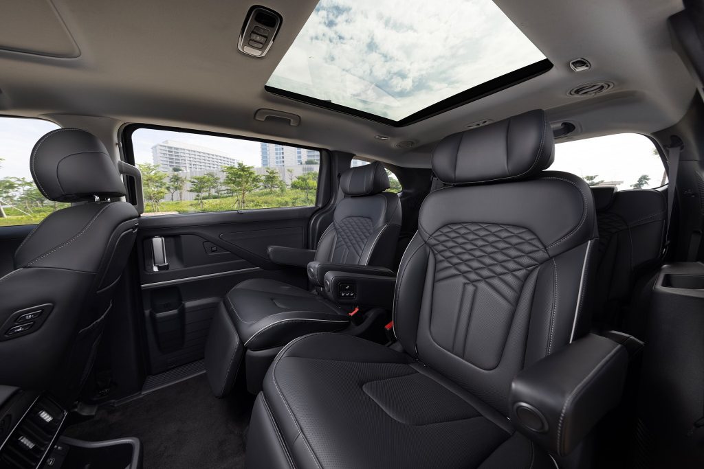Thuê Xe Hơi Đà Nẵng Với Hyundai Custin 2024 Sang Trọng noi that hyundai custin hang ghe 2 sang trong la diem manh khi thue xe oto