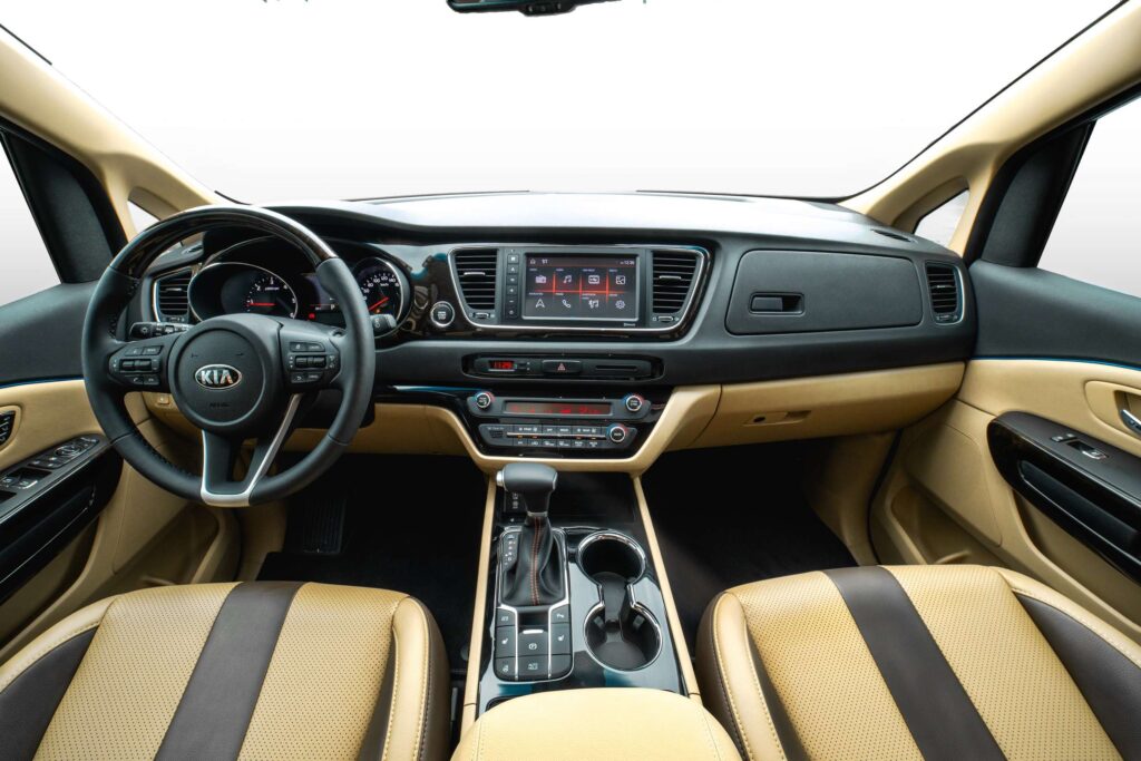 Thuê Xe Tự Lái Ở Đà nẵng Với Kia Sedona 2020 Cao Cấp noi that sedona cuc sang