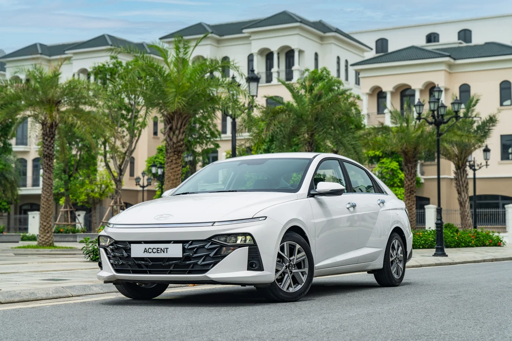 Top 7 xe tiết kiệm xăng để thuê tự lái, vừa tiết kiệm vừa dễ lái hyundai accent all new 14 8614.jpg