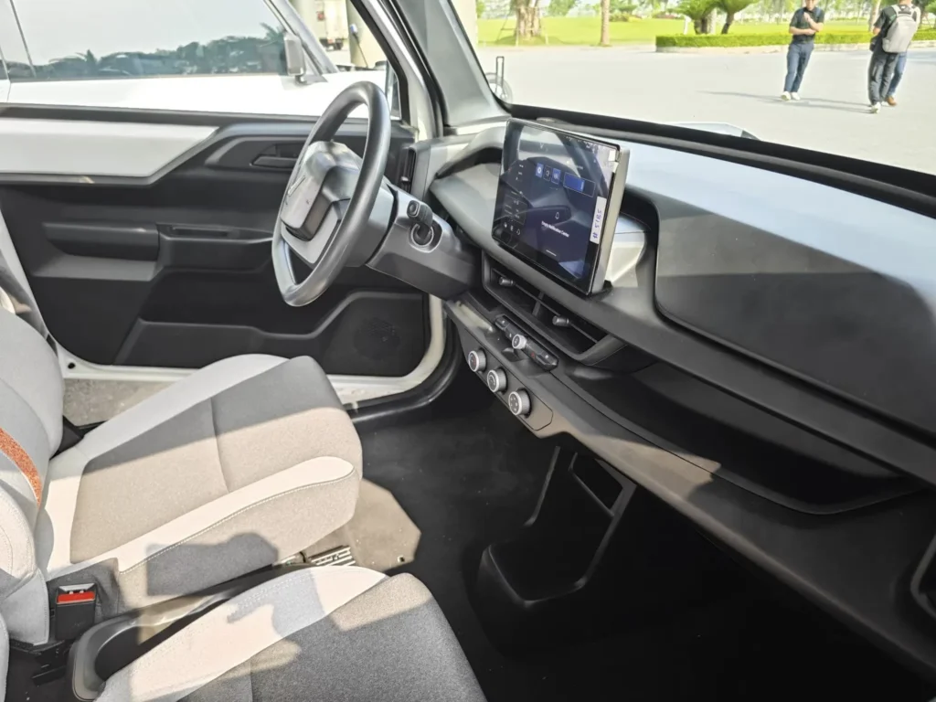 Thuê VF3 Đà Nẵng Giá Rẻ – Xe Điện Nhỏ Gọn, Tiết Kiệm, Dễ Di Chuyển noi that vf3, thue vf3 da nang